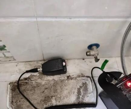 碾子山屋顶漏水维修公司分享下卫生间漏水的危害及解决方法